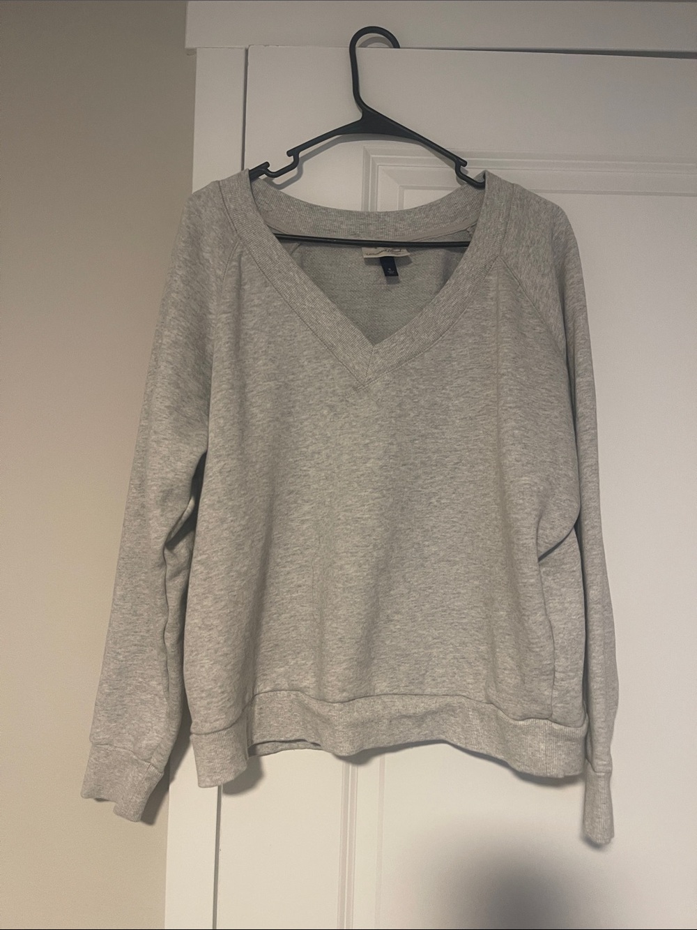 Universal Thread Light Gray V-Neck Pullover